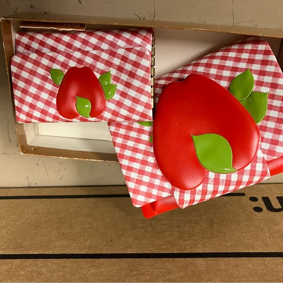 vintage red gingham wallet and key fob junior gift set, apple 🍎. NOS in box - Picture 5 of 10